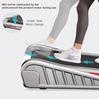 Person som använder en bärbar stegmaskin med text som markerar designen av en motor för undervasken.